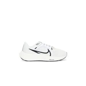 Nike 'Pegasus 40' White Sneaker Size 9